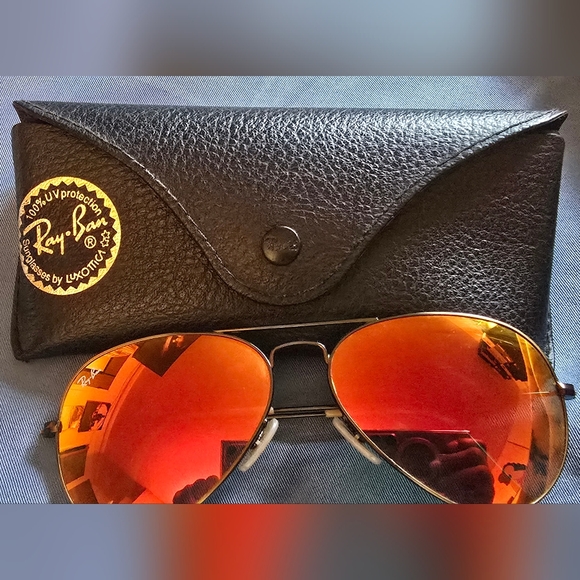 Ray-Ban Aviator Sunglasses with Black Case